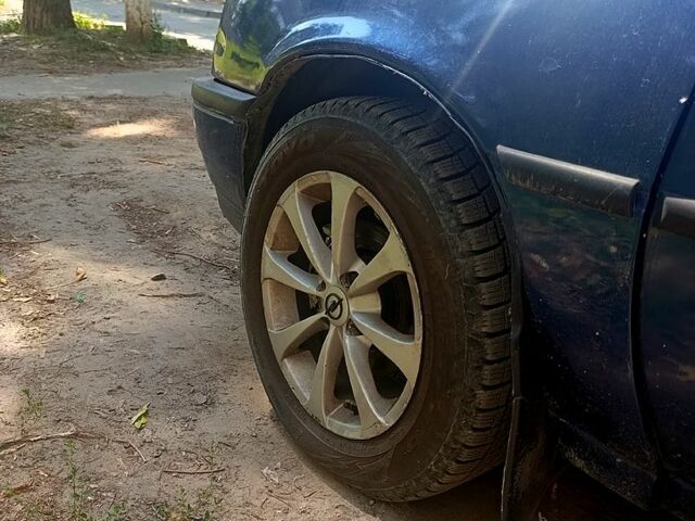 Синий Опель Вектра, объемом двигателя 2 л и пробегом 248 тыс. км за 1500 $, фото 1 на Automoto.ua