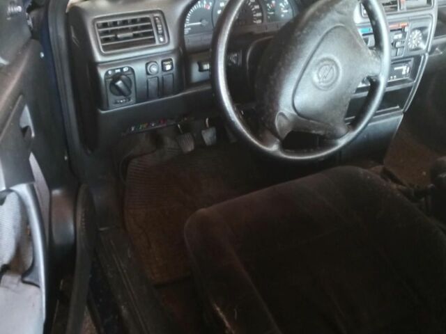 Синий Опель Вектра, объемом двигателя 1.8 л и пробегом 500 тыс. км за 1000 $, фото 1 на Automoto.ua