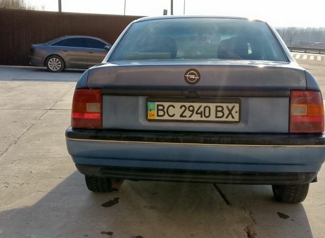 Синий Опель Вектра, объемом двигателя 2 л и пробегом 445 тыс. км за 800 $, фото 1 на Automoto.ua