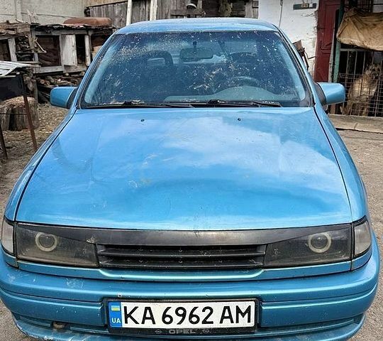 Синий Опель Вектра, объемом двигателя 1.6 л и пробегом 320 тыс. км за 700 $, фото 1 на Automoto.ua