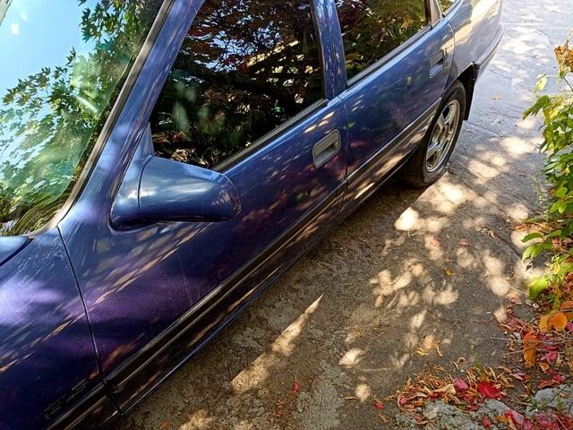 Синий Опель Вектра, объемом двигателя 1.8 л и пробегом 0 тыс. км за 2000 $, фото 1 на Automoto.ua