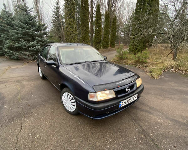 Синій Опель Вектра, об'ємом двигуна 1.79 л та пробігом 269 тис. км за 1000 $, фото 1 на Automoto.ua