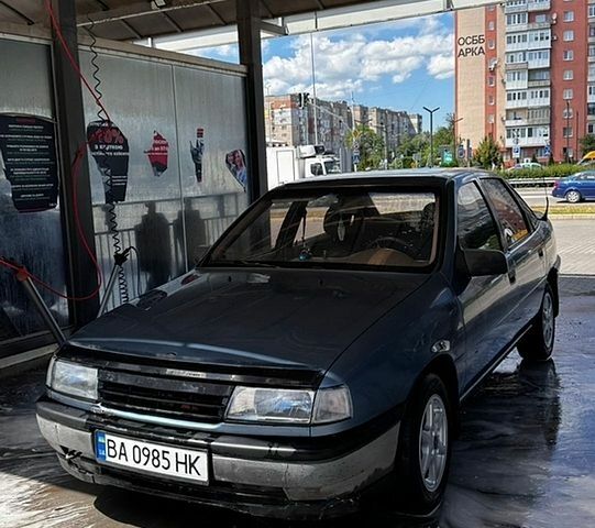 Синий Опель Вектра, объемом двигателя 1.6 л и пробегом 620 тыс. км за 1800 $, фото 1 на Automoto.ua
