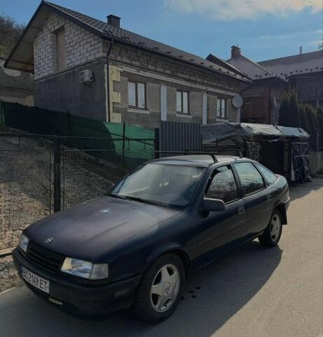 Синий Опель Вектра, объемом двигателя 1.6 л и пробегом 200 тыс. км за 500 $, фото 1 на Automoto.ua