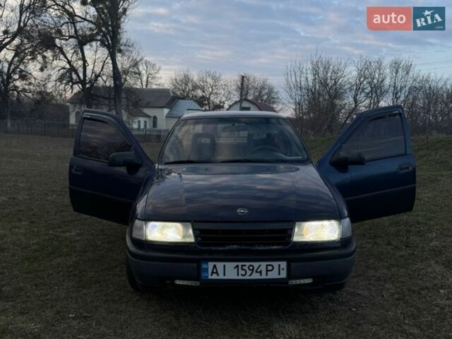 Синий Опель Вектра, объемом двигателя 1.6 л и пробегом 400 тыс. км за 1350 $, фото 1 на Automoto.ua