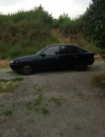 Синий Опель Вектра, объемом двигателя 1.77 л и пробегом 470 тыс. км за 2000 $, фото 1 на Automoto.ua