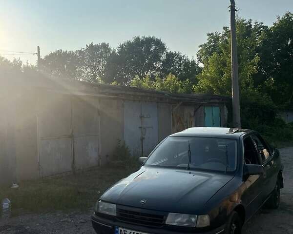 Синий Опель Вектра, объемом двигателя 2 л и пробегом 150 тыс. км за 1500 $, фото 1 на Automoto.ua