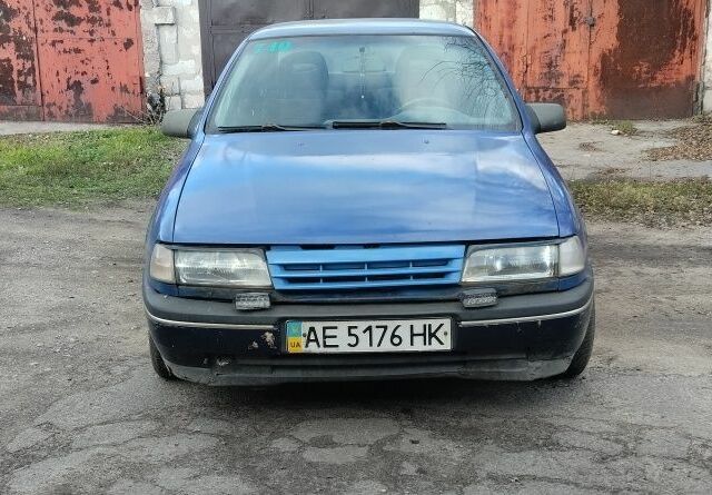 Синий Опель Вектра, объемом двигателя 2 л и пробегом 1000 тыс. км за 1400 $, фото 1 на Automoto.ua