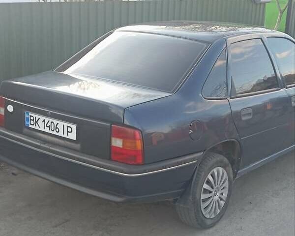 Синий Опель Вектра, объемом двигателя 2 л и пробегом 34 тыс. км за 1700 $, фото 1 на Automoto.ua