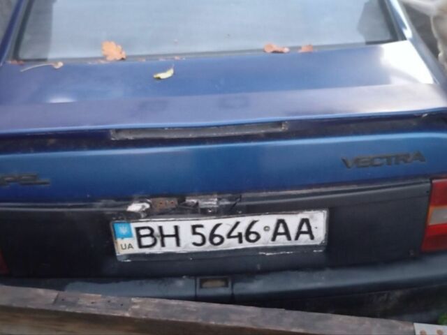 Синий Опель Вектра, объемом двигателя 1 л и пробегом 300 тыс. км за 357 $, фото 1 на Automoto.ua