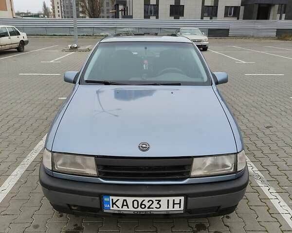 Синий Опель Вектра, объемом двигателя 1.8 л и пробегом 383 тыс. км за 1600 $, фото 1 на Automoto.ua