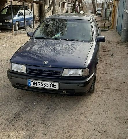 Синий Опель Вектра, объемом двигателя 1.6 л и пробегом 60 тыс. км за 1000 $, фото 1 на Automoto.ua