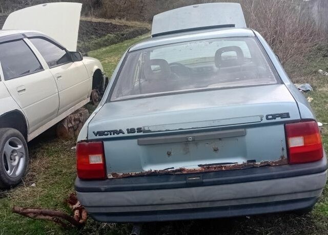 Синий Опель Вектра, объемом двигателя 0 л и пробегом 233 тыс. км за 230 $, фото 1 на Automoto.ua