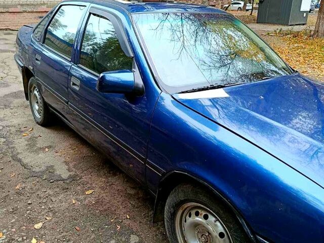 Синий Опель Вектра, объемом двигателя 1.6 л и пробегом 240 тыс. км за 1200 $, фото 1 на Automoto.ua