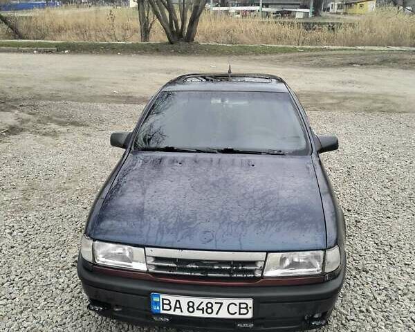 Синий Опель Вектра, объемом двигателя 1.8 л и пробегом 529 тыс. км за 1300 $, фото 1 на Automoto.ua