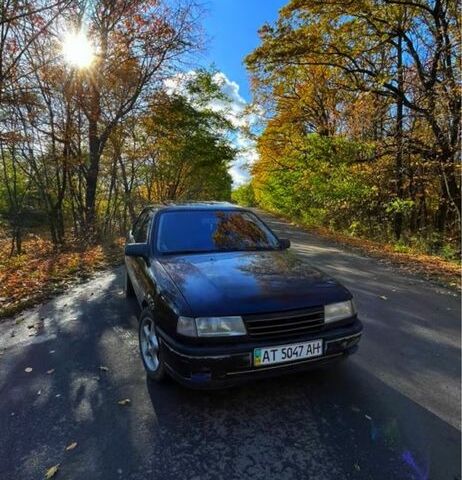 Синий Опель Вектра, объемом двигателя 1.8 л и пробегом 300 тыс. км за 1600 $, фото 1 на Automoto.ua