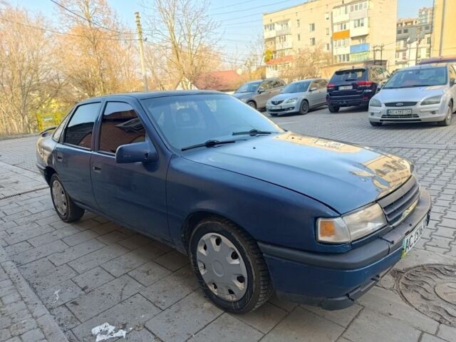 Синий Опель Вектра, объемом двигателя 1.8 л и пробегом 312 тыс. км за 890 $, фото 1 на Automoto.ua