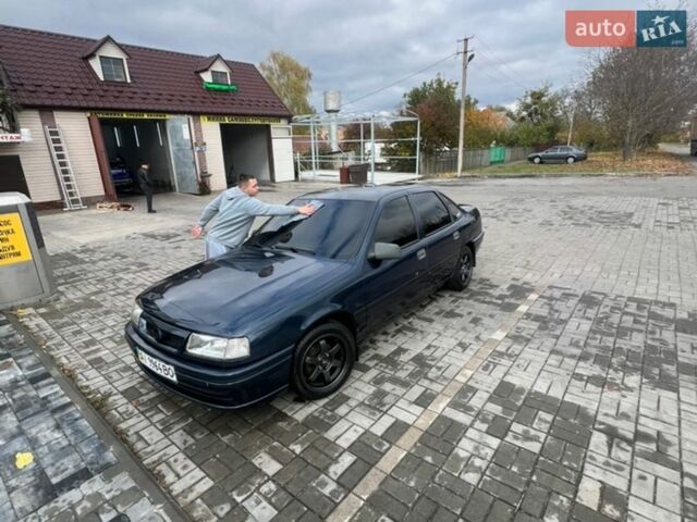 Синій Опель Вектра, об'ємом двигуна 1.8 л та пробігом 228 тис. км за 2000 $, фото 1 на Automoto.ua