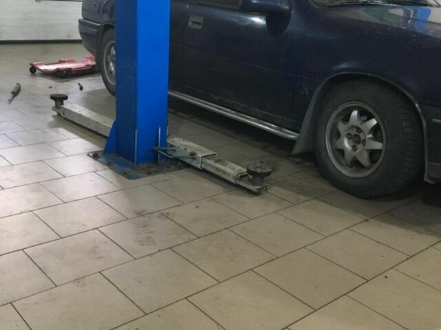 Синій Опель Вектра, об'ємом двигуна 1.6 л та пробігом 300 тис. км за 1000 $, фото 1 на Automoto.ua