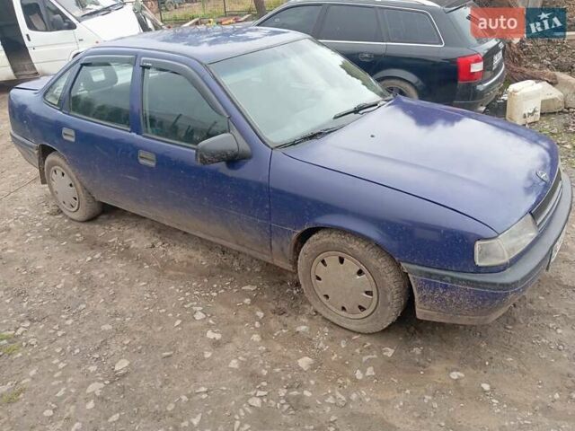 Синий Опель Вектра, объемом двигателя 1.8 л и пробегом 300 тыс. км за 500 $, фото 1 на Automoto.ua