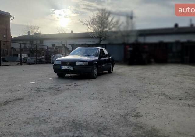 Синий Опель Вектра, объемом двигателя 1.6 л и пробегом 500 тыс. км за 900 $, фото 1 на Automoto.ua