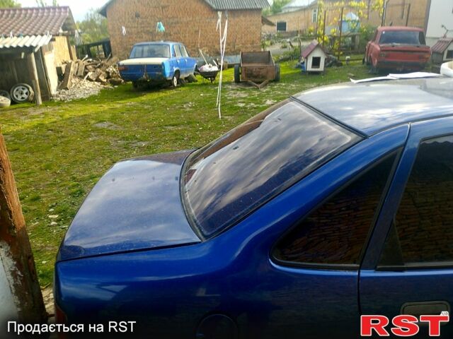 Синий Опель Вектра, объемом двигателя 2 л и пробегом 100 тыс. км за 450 $, фото 1 на Automoto.ua