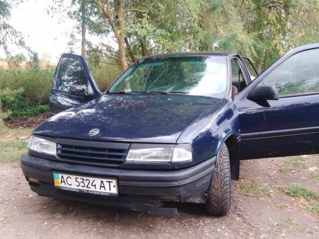 Синий Опель Вектра, объемом двигателя 1.6 л и пробегом 300 тыс. км за 750 $, фото 1 на Automoto.ua