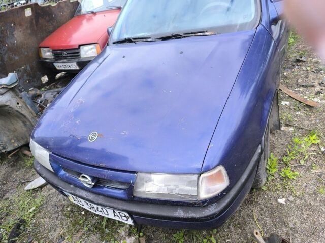 Синий Опель Вектра, объемом двигателя 1.8 л и пробегом 350 тыс. км за 600 $, фото 1 на Automoto.ua