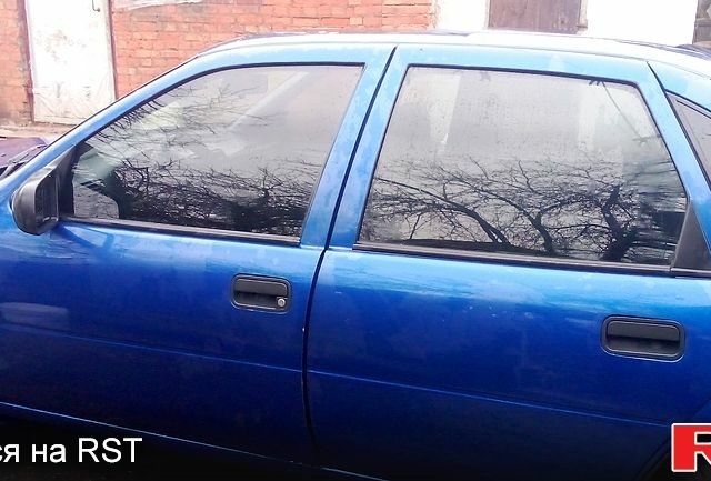 Синій Опель Вектра, об'ємом двигуна 1.6 л та пробігом 0 тис. км за 1440 $, фото 1 на Automoto.ua