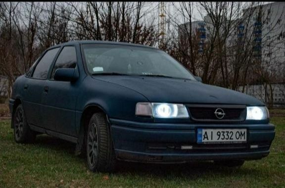 Синій Опель Вектра, об'ємом двигуна 1.6 л та пробігом 320 тис. км за 1600 $, фото 1 на Automoto.ua