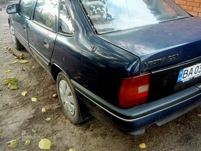 Синий Опель Вектра, объемом двигателя 2 л и пробегом 500 тыс. км за 700 $, фото 1 на Automoto.ua