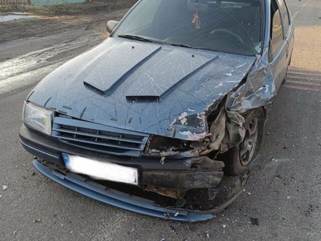 Синий Опель Вектра, объемом двигателя 0 л и пробегом 180 тыс. км за 561 $, фото 1 на Automoto.ua
