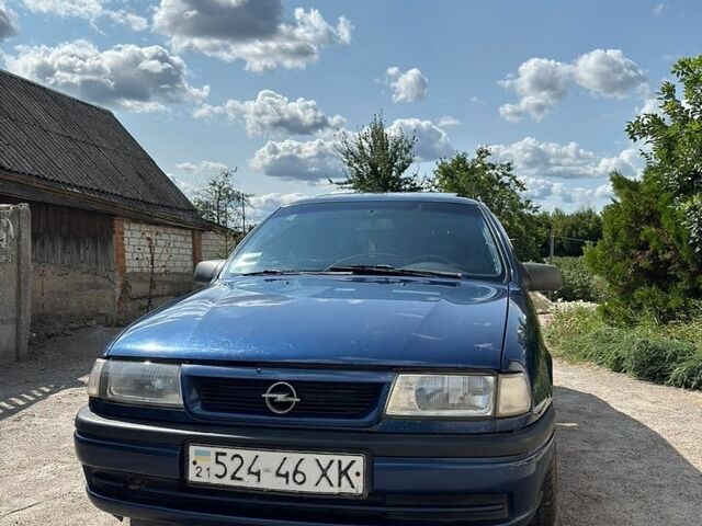 Синий Опель Вектра, объемом двигателя 1.8 л и пробегом 288 тыс. км за 800 $, фото 1 на Automoto.ua
