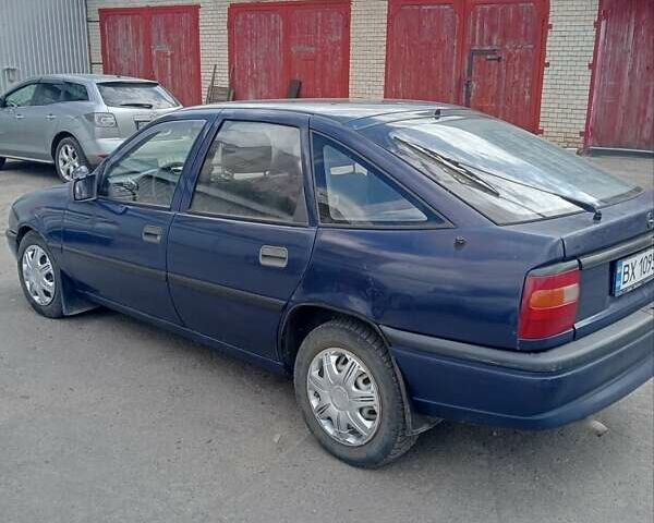 Синий Опель Вектра, объемом двигателя 1.6 л и пробегом 400 тыс. км за 1350 $, фото 1 на Automoto.ua