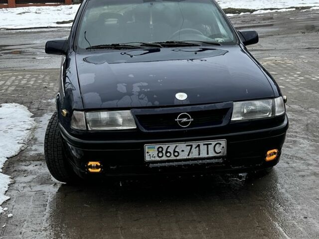 Синий Опель Вектра, объемом двигателя 1.6 л и пробегом 250 тыс. км за 1000 $, фото 1 на Automoto.ua