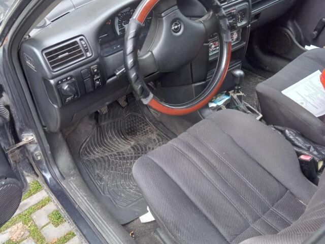 Синий Опель Вектра, объемом двигателя 1.6 л и пробегом 312 тыс. км за 321 $, фото 1 на Automoto.ua