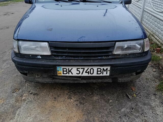 Синий Опель Вектра, объемом двигателя 2 л и пробегом 429 тыс. км за 700 $, фото 1 на Automoto.ua