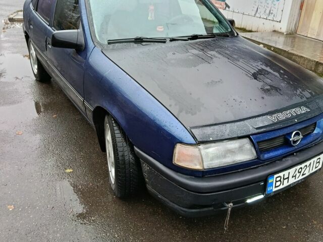 Синий Опель Вектра, объемом двигателя 2 л и пробегом 450 тыс. км за 1700 $, фото 1 на Automoto.ua