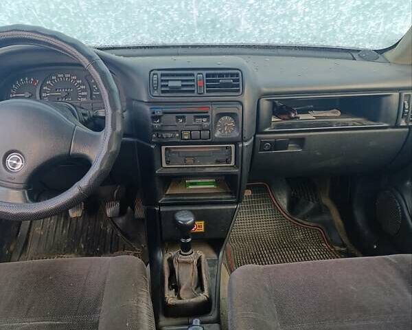 Синий Опель Вектра, объемом двигателя 2 л и пробегом 400 тыс. км за 800 $, фото 1 на Automoto.ua