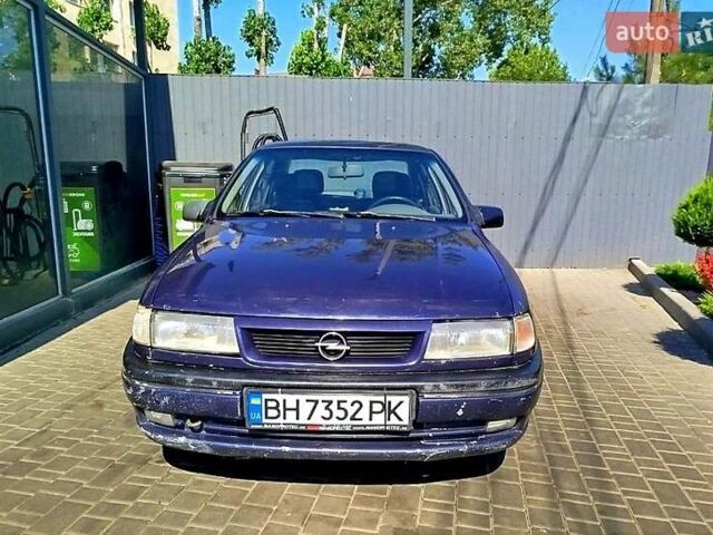 Синий Опель Вектра, объемом двигателя 2 л и пробегом 500 тыс. км за 1800 $, фото 1 на Automoto.ua