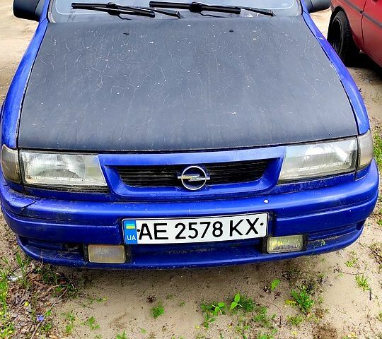 Синій Опель Вектра, об'ємом двигуна 1.6 л та пробігом 326 тис. км за 1000 $, фото 1 на Automoto.ua