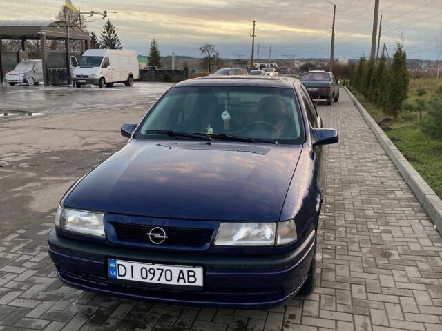 Синий Опель Вектра, объемом двигателя 1.6 л и пробегом 328 тыс. км за 1600 $, фото 1 на Automoto.ua
