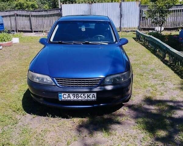 Синій Опель Вектра, об'ємом двигуна 1.6 л та пробігом 300 тис. км за 2500 $, фото 1 на Automoto.ua