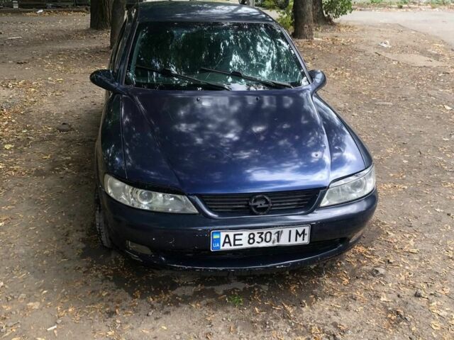 Синий Опель Вектра, объемом двигателя 2 л и пробегом 1 тыс. км за 2000 $, фото 1 на Automoto.ua