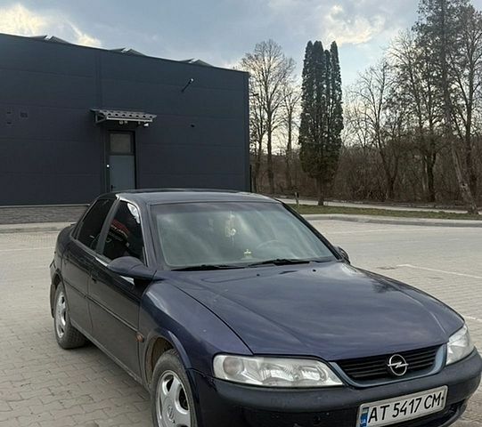 Синий Опель Вектра, объемом двигателя 1.8 л и пробегом 341 тыс. км за 1600 $, фото 1 на Automoto.ua