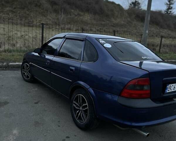 Синий Опель Вектра, объемом двигателя 1.8 л и пробегом 400 тыс. км за 2500 $, фото 1 на Automoto.ua