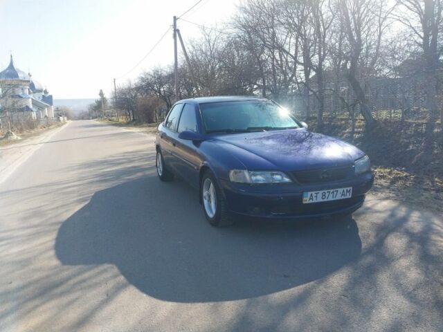 Синій Опель Вектра, об'ємом двигуна 1.8 л та пробігом 300 тис. км за 999 $, фото 1 на Automoto.ua