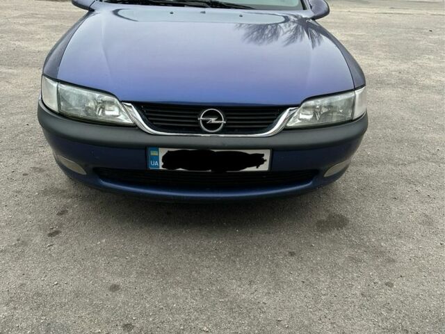 Синий Опель Вектра, объемом двигателя 1.6 л и пробегом 400 тыс. км за 2400 $, фото 1 на Automoto.ua