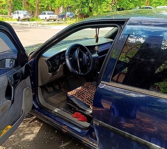 Синій Опель Вектра, об'ємом двигуна 2 л та пробігом 385 тис. км за 1300 $, фото 1 на Automoto.ua