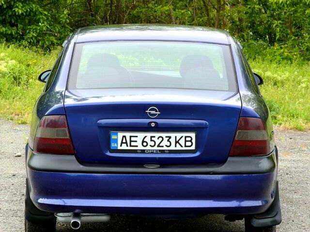Синій Опель Вектра, об'ємом двигуна 1.6 л та пробігом 274 тис. км за 2300 $, фото 1 на Automoto.ua